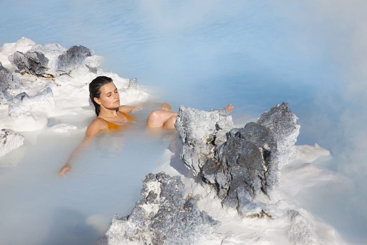 Private Reykjanes Discovery: Lava Tunnel & Blue Lagoon Day Tour