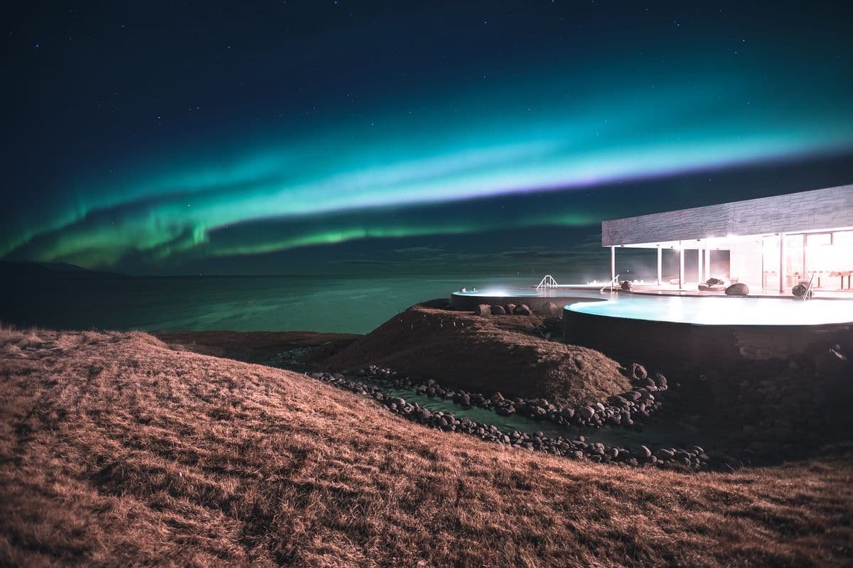 Private Northern Lights & GeoSea Geothermal Baths Tour (from Akureyri)