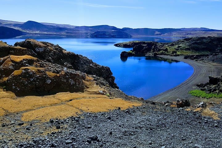 Visit the Volcanoes - Half Day Private Tour - up to 9 passengers