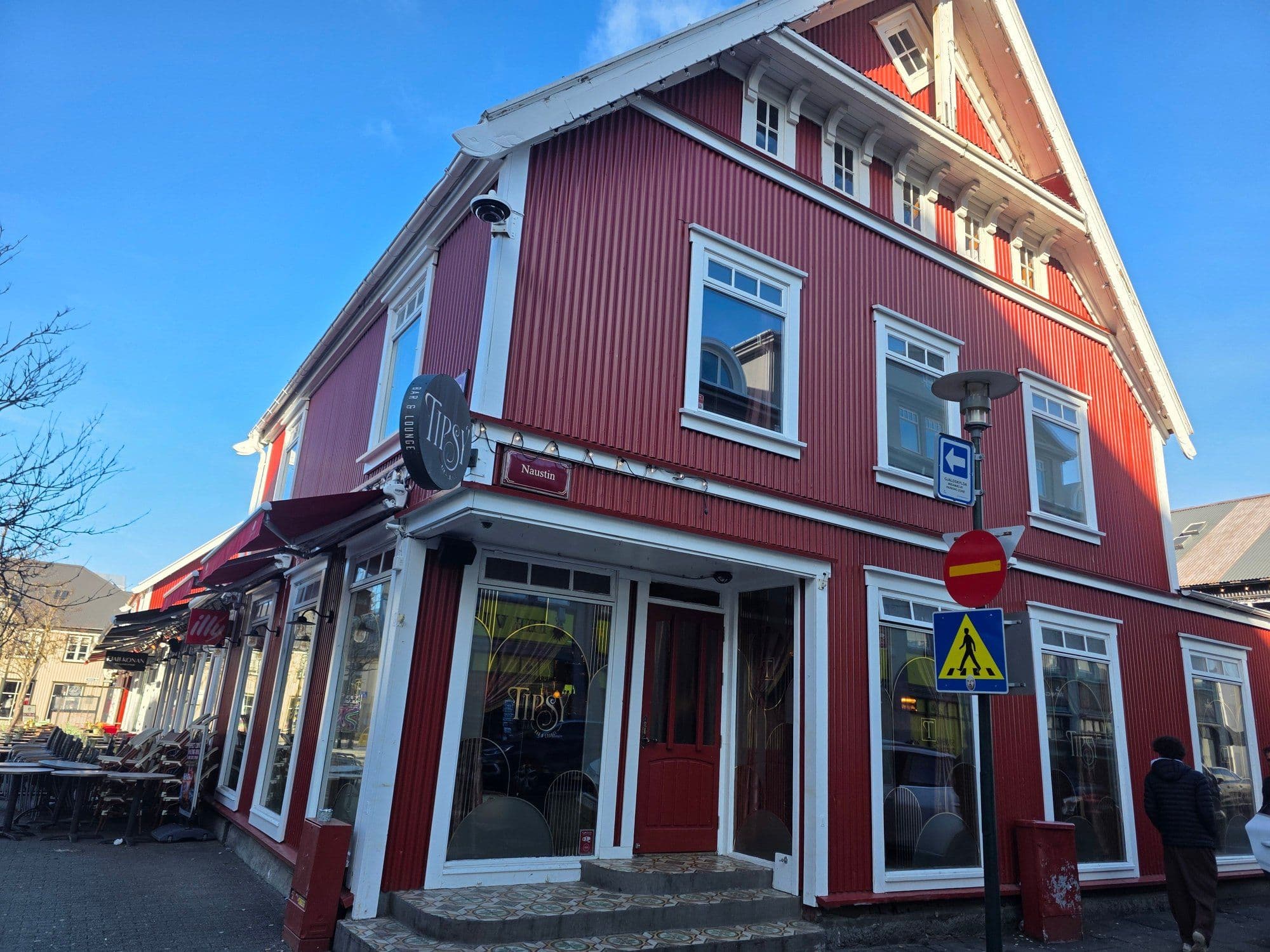 Tipsy Restaurant & Bar