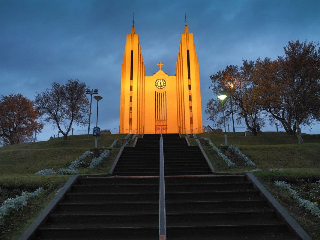Akureyri City Walk & Local Food