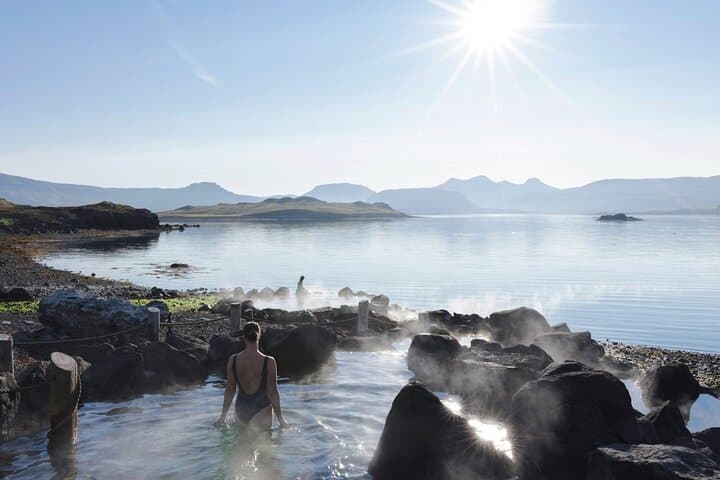 Hvammsvik Hot Springs: Private Round Trip Transfer with 2-Hour Visit